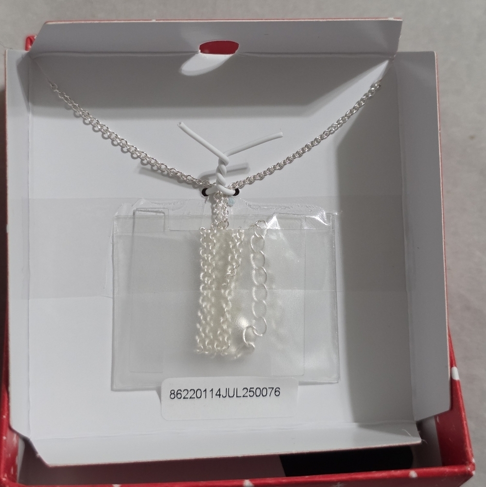 Disney Lilo Holiday  Necklace - Picture 6 of 6